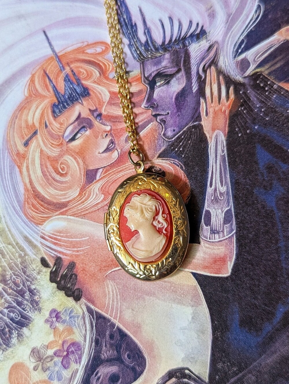 Vintage Cameo Locket Pendant Necklace